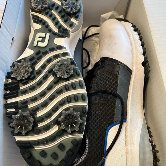 Golf shoes